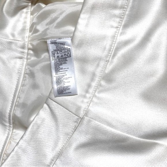 Forever 21 satin lined short pencil skirt w back zipper close.  Women's size 8 - Picture 6 of 9